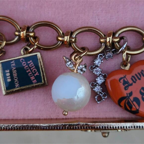 Juicy Couture Y2K Graduation 2010 Limited Edition Vintage Charm Bracelet w/ Box - Picture 7 of 11